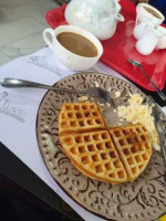 Mico's House Of Chicken Waffles Essen