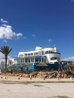 Le Bateau outside