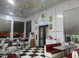 Johnny Rockets Nigeria inside